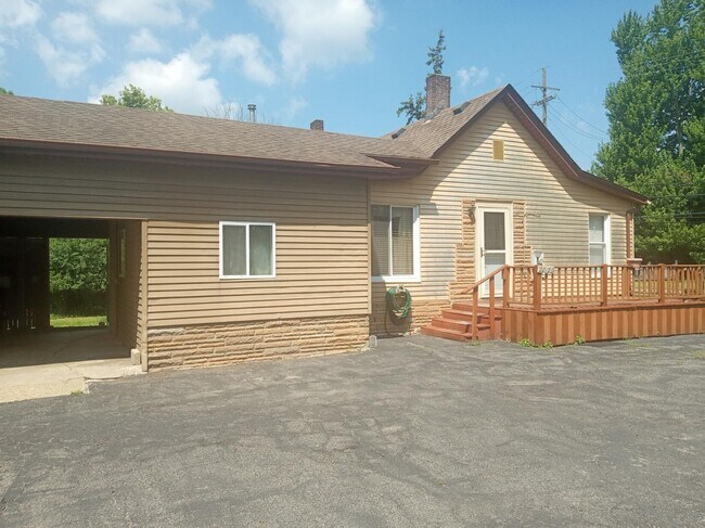Foto del edificio - 20129 Huron River Dr