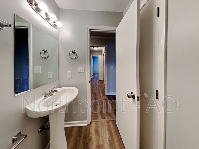 Foto del edificio - 213 Cedar Ct
