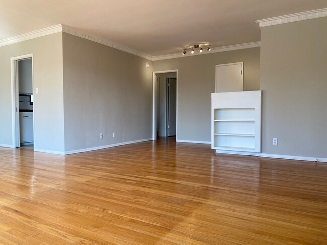 Building Photo - 4700 Los Feliz Blvd