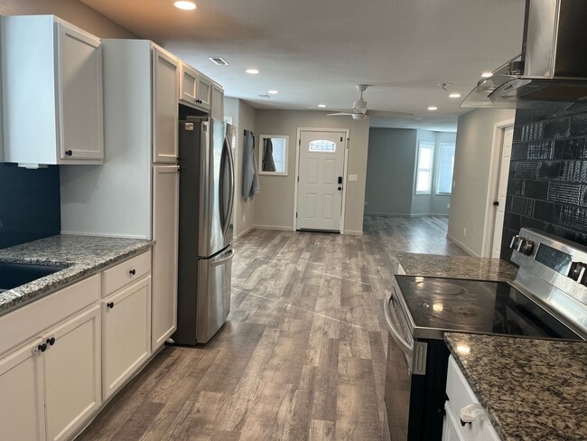 Building Photo - 2451 S 14th St