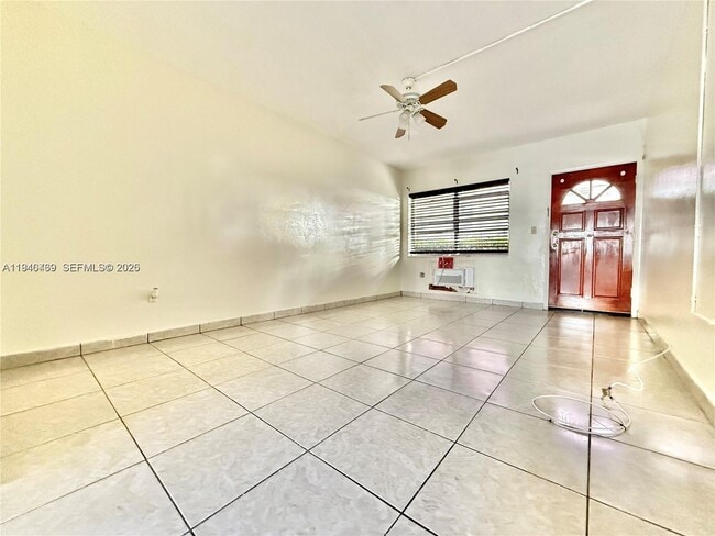 Foto del edificio - 7625 Harding Ave