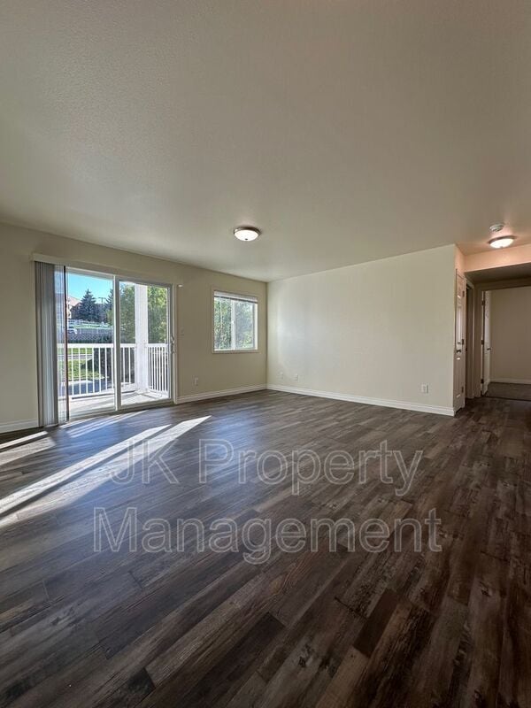 Building Photo - 1210 5th St S