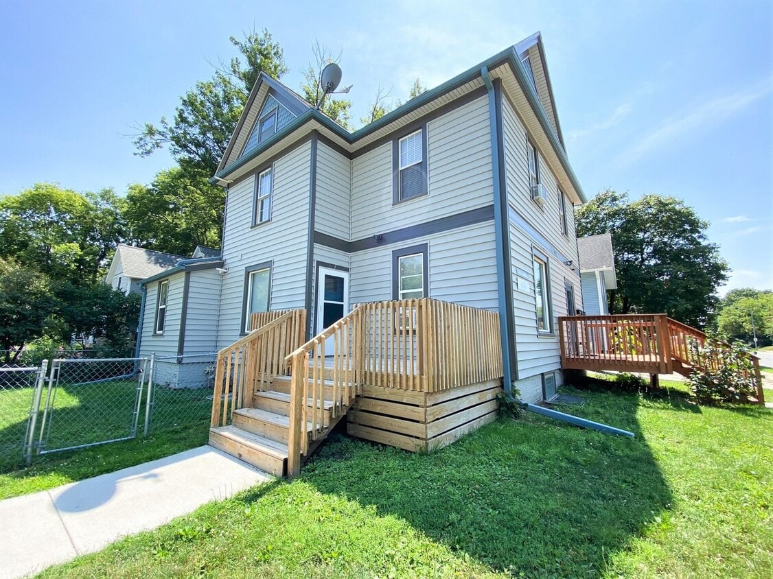 722 Grand Ave Unit 1, Ames, IA 50010 Room for Rent in Ames, IA