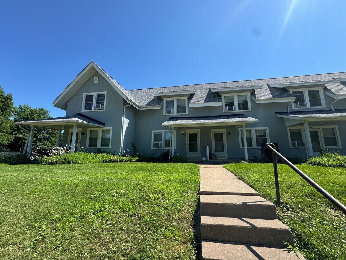Foto principal - For Rent – Pet-Friendly 2 Bed, 1 Bath Town...