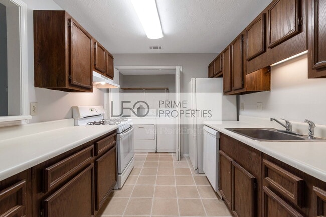 Foto del edificio - 1350 Brockett Pl