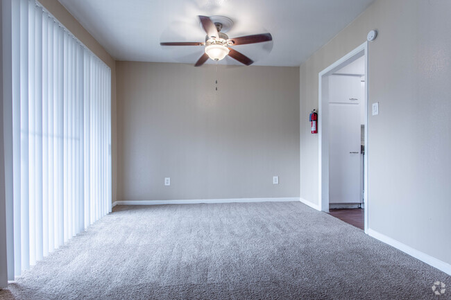 1 HAB, 1 BA - 790 ft² - Crossview Court