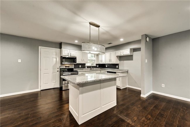 Building Photo - 2407 El Capitan Dr