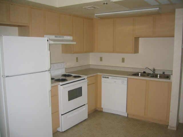 Building Photo - 16040 N 27th St