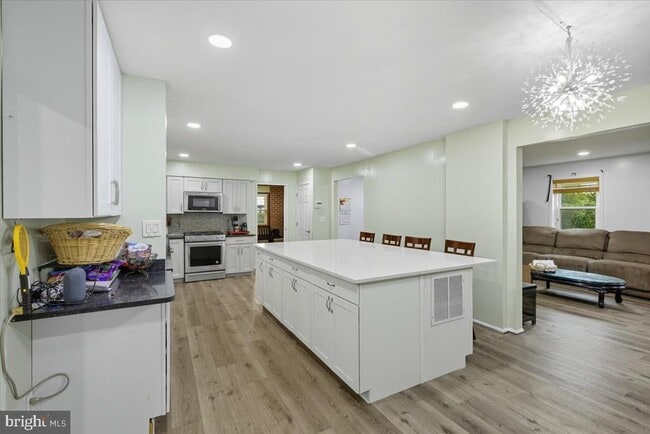 Building Photo - 2117 Chantilla Rd