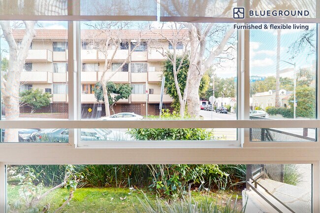 Foto del edificio - 7949 Romaine St