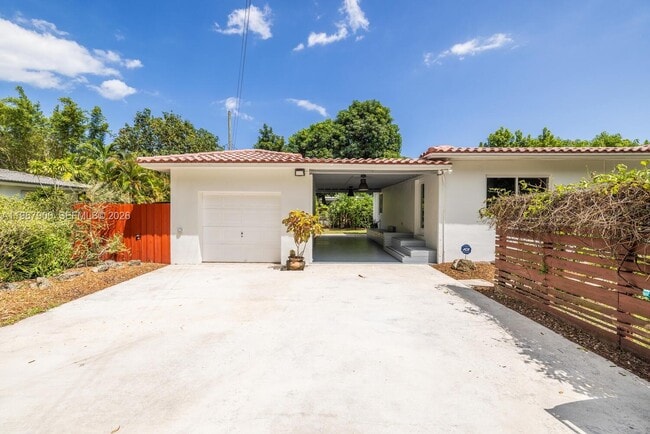 Building Photo - 801 NE 118th St