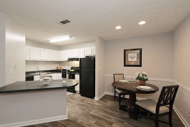 Building Photo - Lealand Place