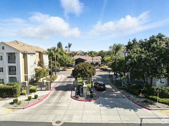 Fotografía del edificio - Sierra Oaks