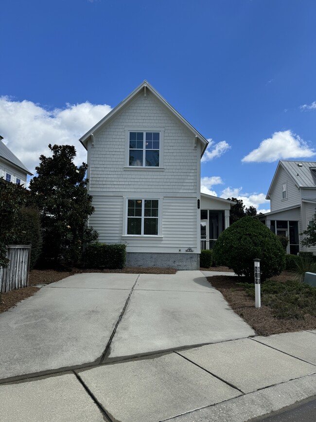 Foto del edificio - 819 Meadowsweet Ln