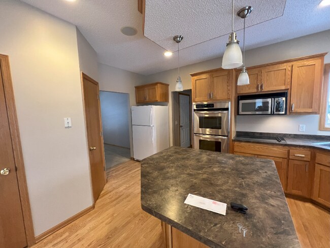 Building Photo - 54 Meadowlark Dr