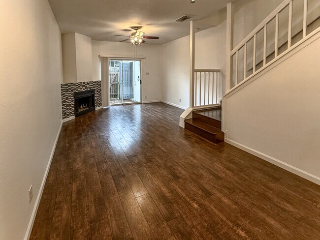 Foto del edificio - 12273 Apricot Dr