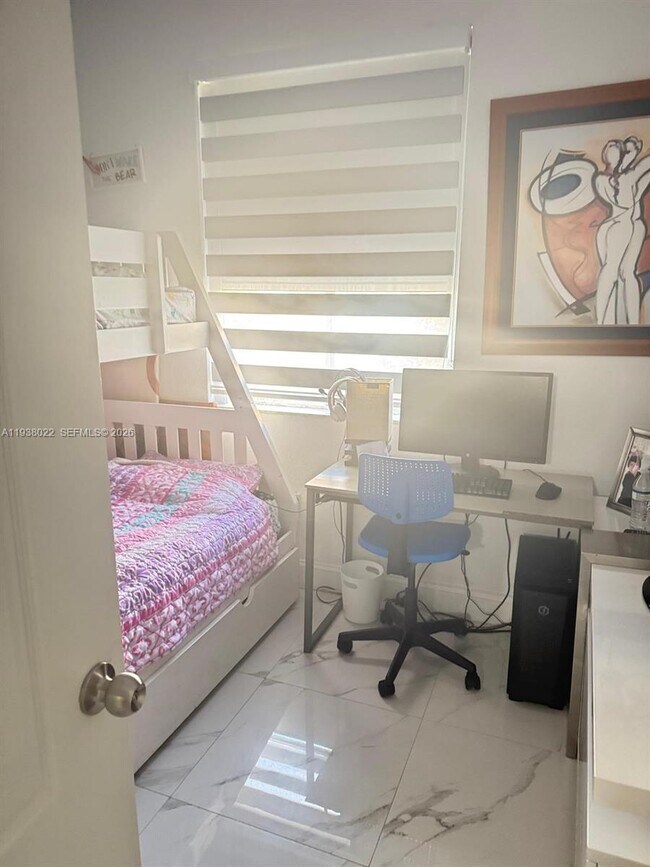 Foto del edificio - 7200 NW 177th St