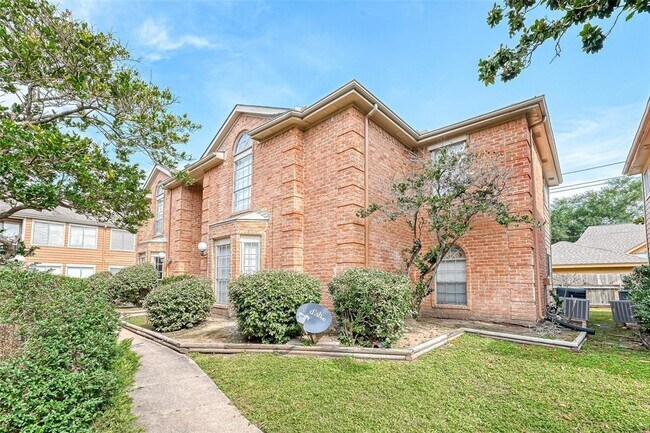 Foto del edificio - 12400 Overbrook Ln