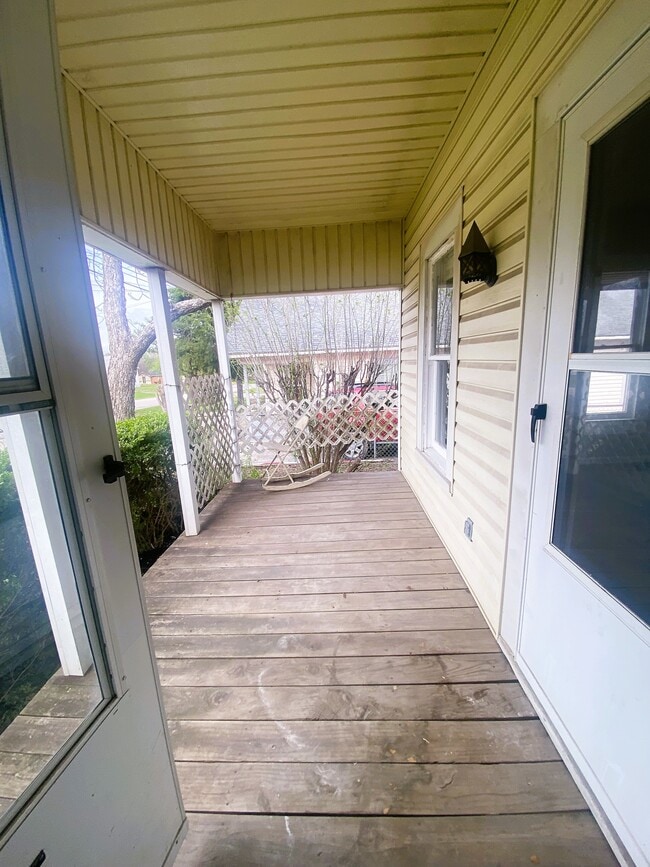 Building Photo - 308 N Shawnee St