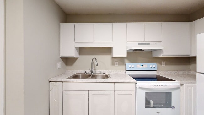 Building Photo - Caldwell Court Apartments!
