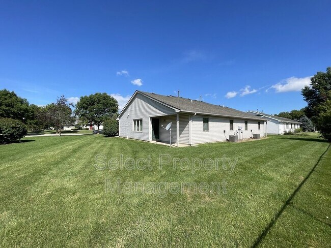 Building Photo - 1502 Flagstone Dr