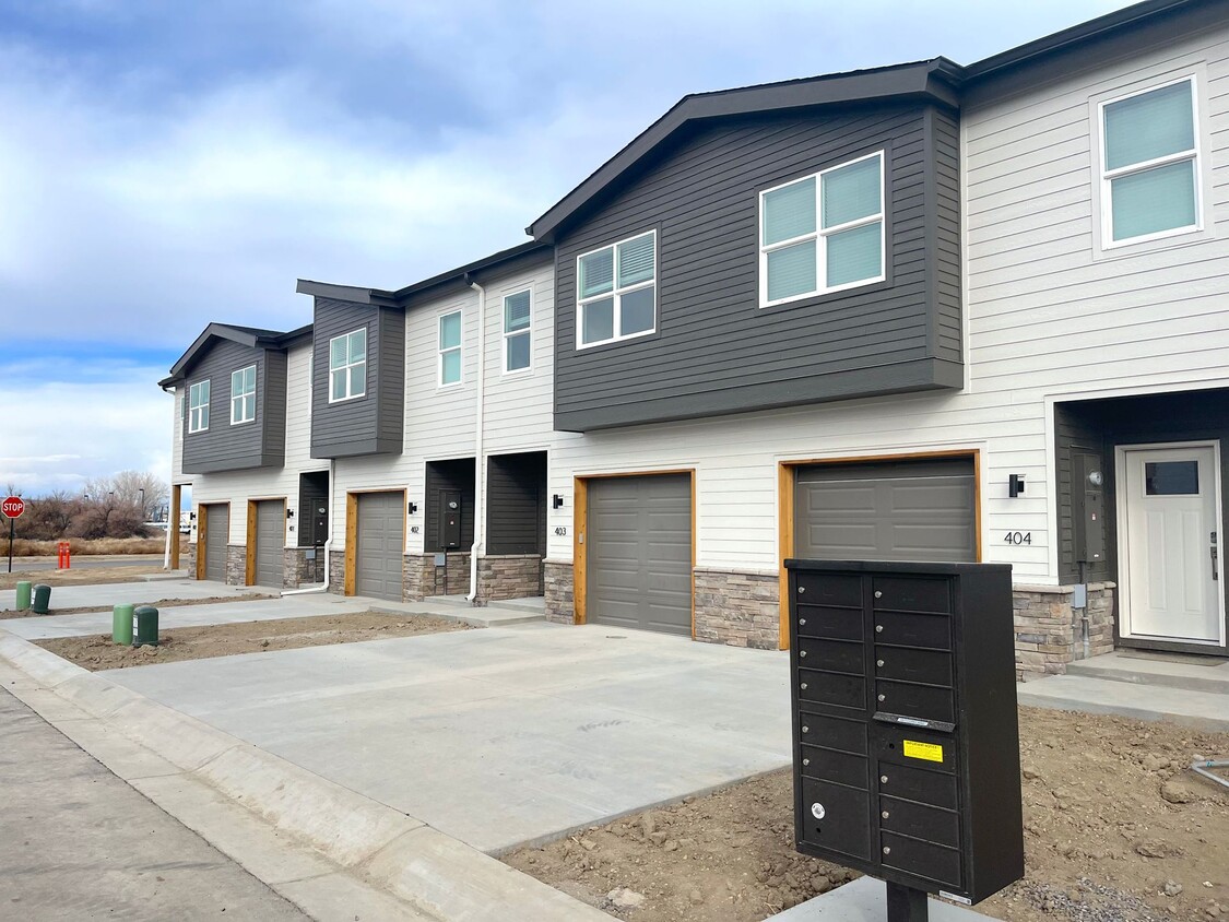Primary Photo - Bright 3br Townhome (New Build)