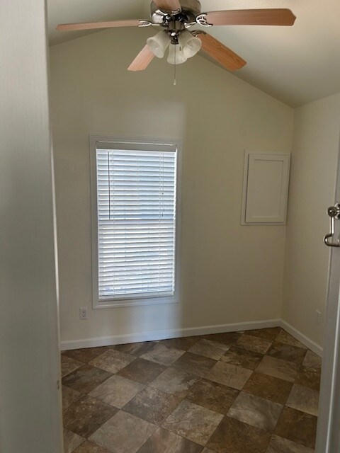 Foto del edificio - 2211 Ashberry Ave