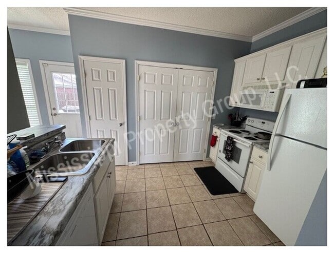 Building Photo - 2BR/2.5BA FOR RENT