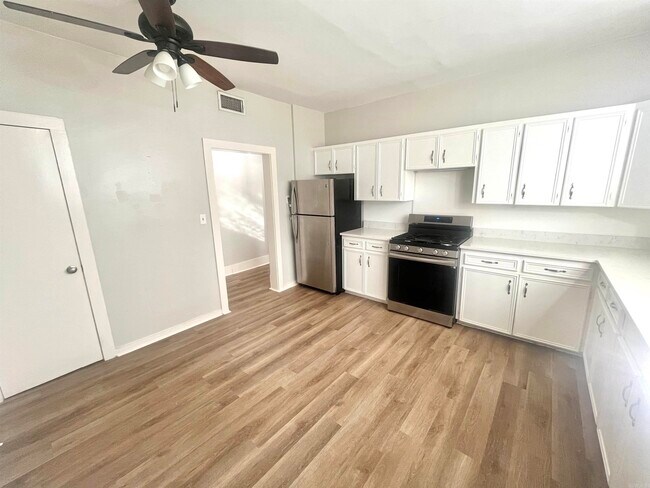 Foto del edificio - 1020 Kavanaugh Blvd