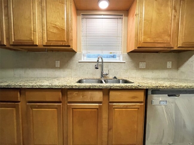 Building Photo - 10011 Appleridge Dr