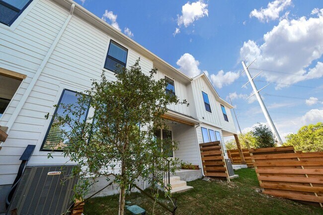 Building Photo - TWO WEEKS FREE!!! Brand New!!! Modern Town...
