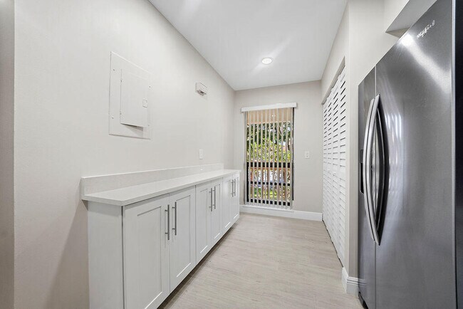 Building Photo - 208 Brackenwood Terrace