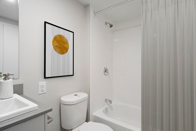 Photo du bâtiment - 103 & 105 West Lodge