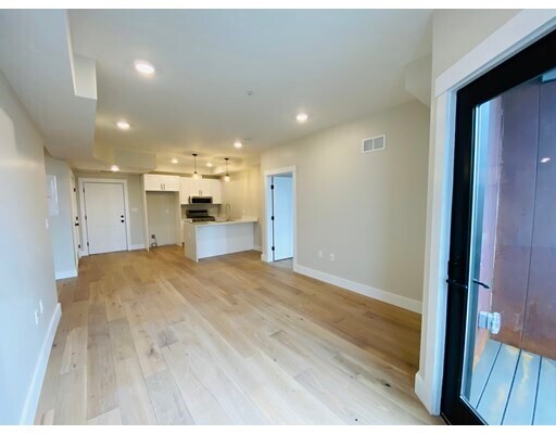 Building Photo - 305 Webster Ave