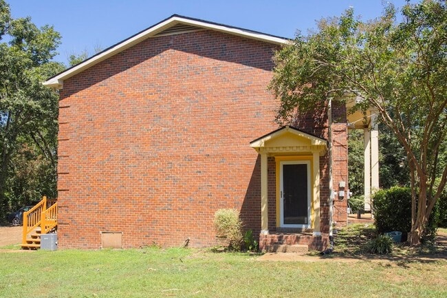 Foto del edificio - 716 Holder Dr