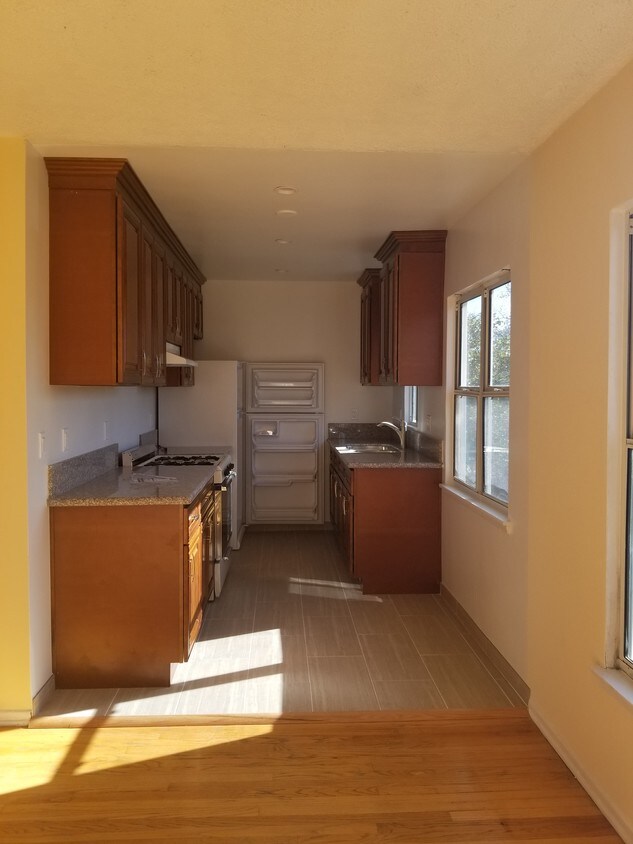 Kitchen - 7625 Willoughby Ave