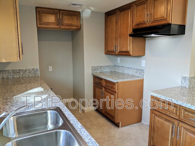 Foto del edificio - 3410 Sparrow Cir