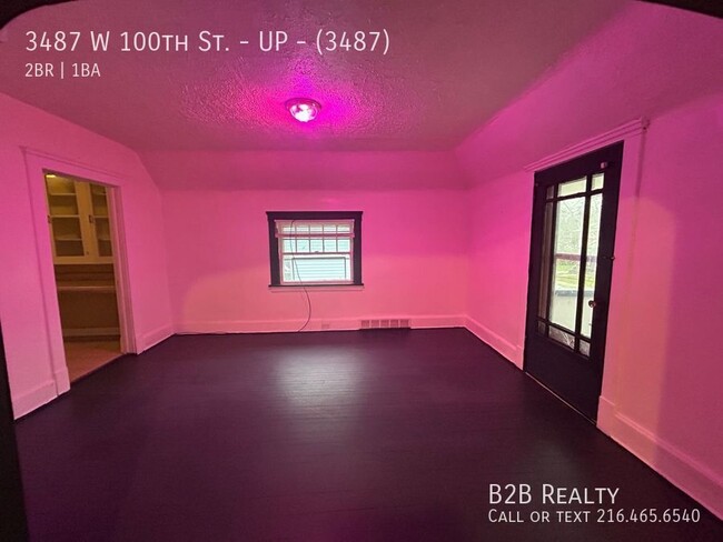 Building Photo - Spacious Two-Bedroom Unit in a Charming Mu...