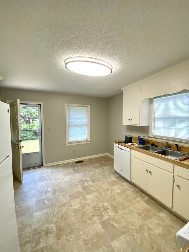 Building Photo - 2605 Byerly Dr N