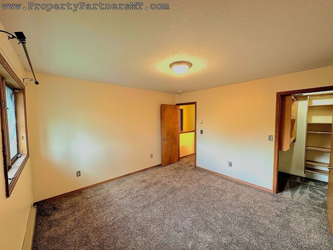 Foto del edificio - 4 Bed, 3.5 Bath Townhouse With Plenty of S...