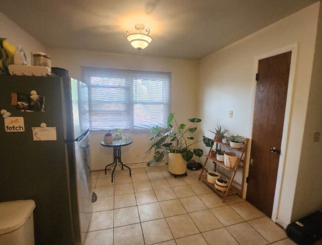Building Photo - 1305 Buena Vista Dr