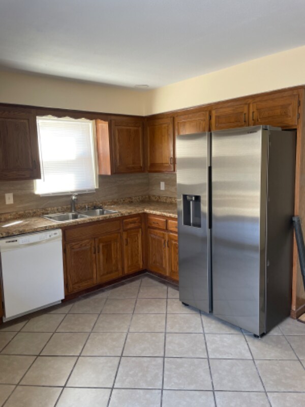 Building Photo - 3634 SW Oak Pkwy