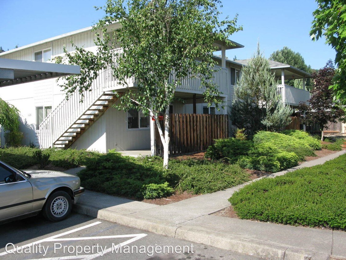 Foto principal - 1822 NE Fairview Ave
