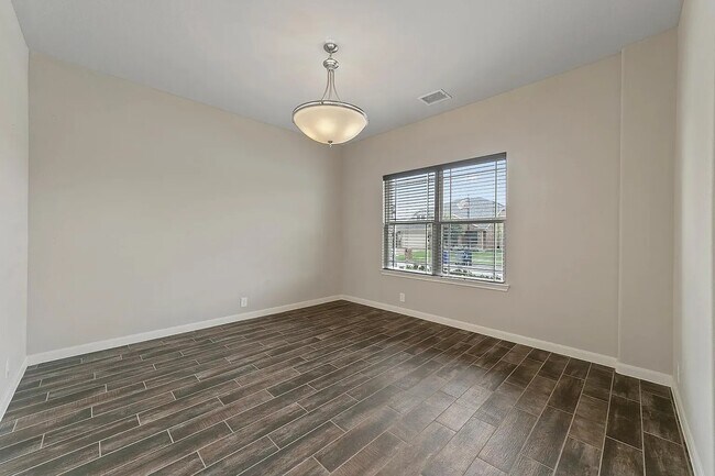 Foto del edificio - 485 Harding Ln