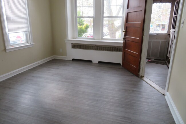 Building Photo - 3359 Longshore Ave.