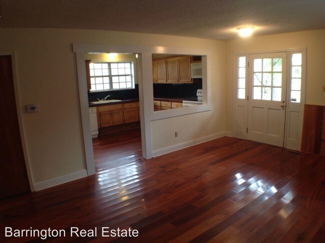 Building Photo - 2 br, 1 bath House - 3240 Skyline Drive