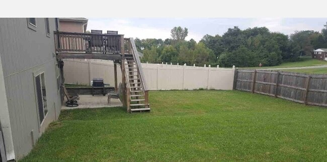 Large upper and lower outdoor patio space - 2211 Bateley St