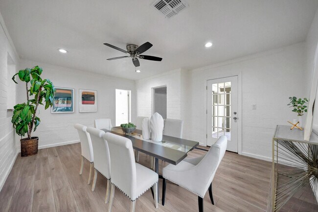 Foto del edificio - 224 W Glenrosa Ave