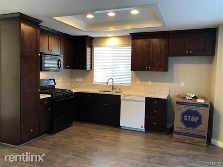 Building Photo - 3 br, 2 bath House - 236 Greenmoor # 105