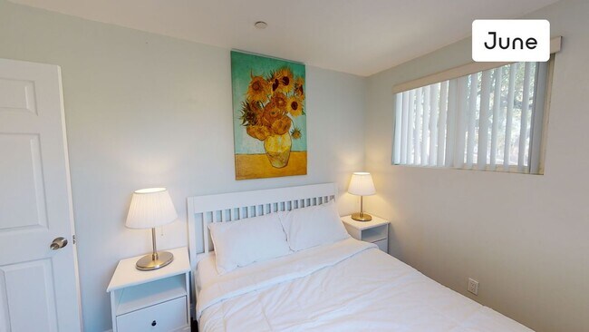 Foto del edificio - ROOM ONLY in 5-bed/3.0-bath Home